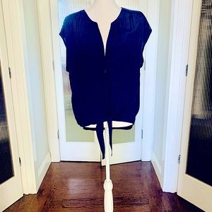 💕Soft Joie NWOT Adorable Front Tie Blouse 💕